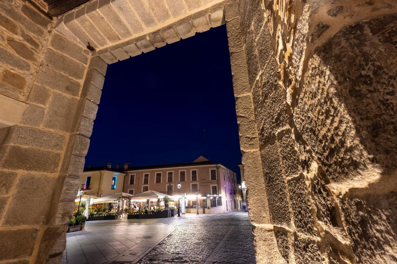 ホテル オスタル レスタウランテ プエルタ デル アルカサル Ávila エクステリア 写真
