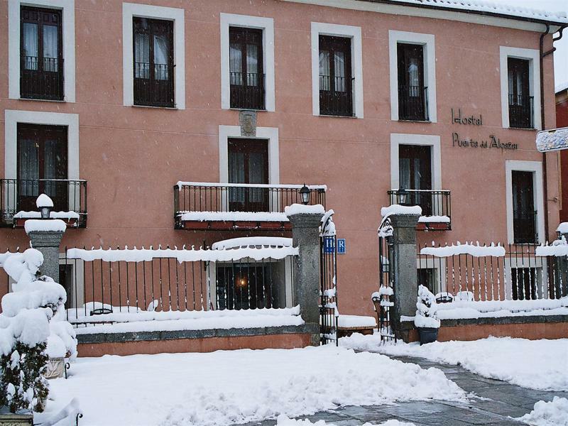 ホテル オスタル レスタウランテ プエルタ デル アルカサル Ávila エクステリア 写真